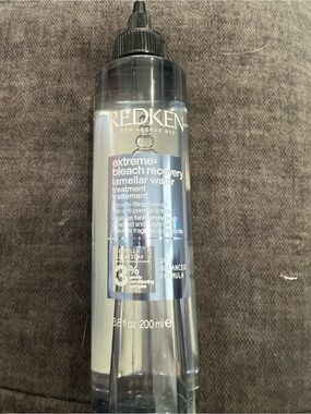 Redken Extreme Bleach Recovery Lamellar Water - Clear/Silver Bottle